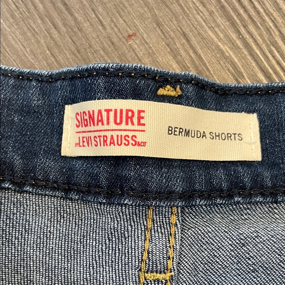 Size 10 Signature by Levi Strauss Dark Blue Bermuda Jean Shorts - Picture 3 of 7